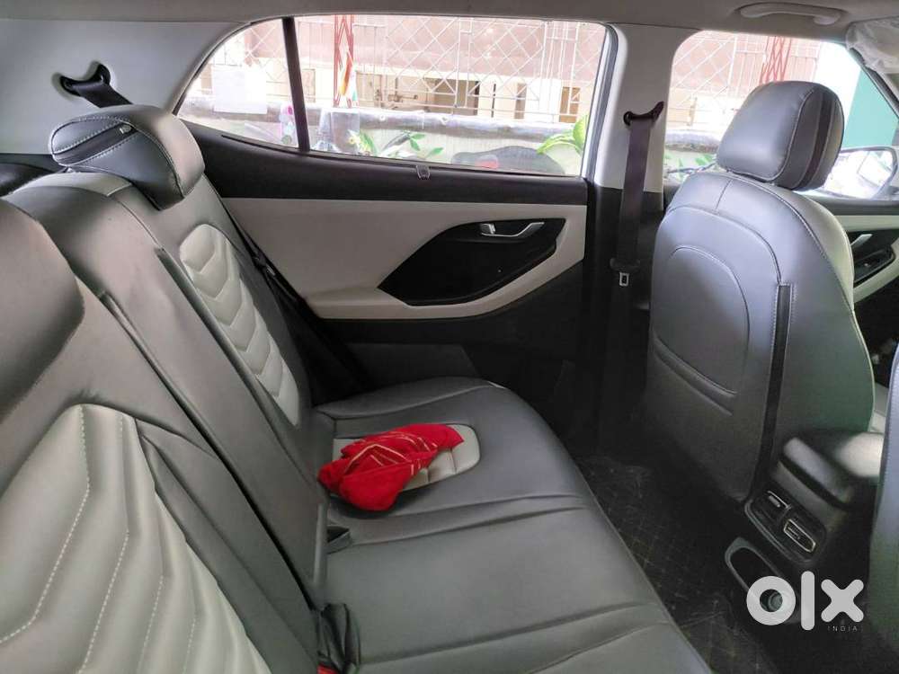 Hyundai Creta With Fancy Number 0004