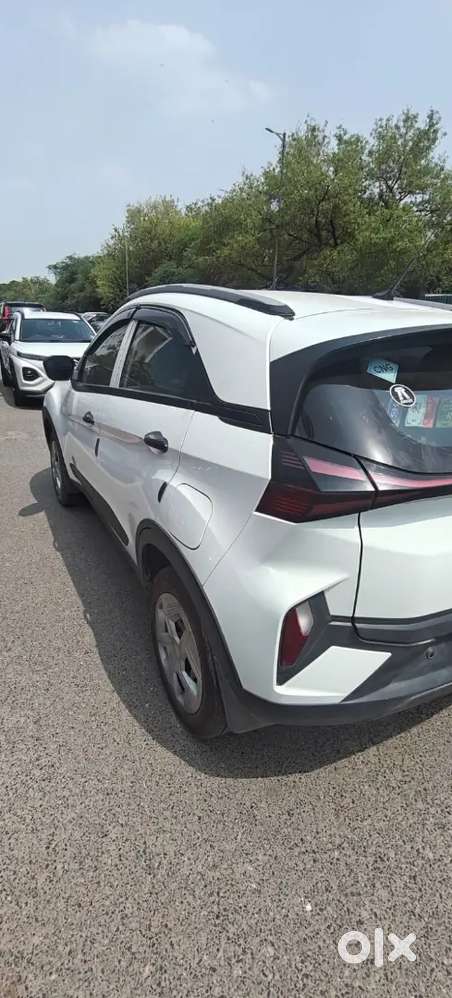 Nexon Smart Plus S . Cng Petrol