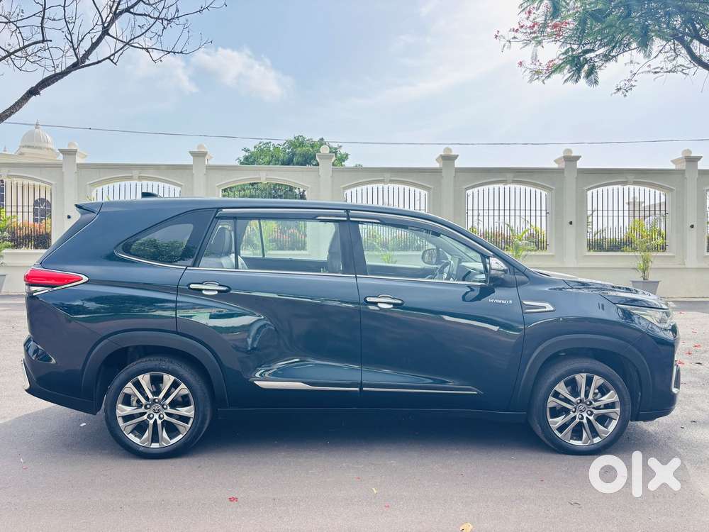 Toyota Innova Hycross 2.0 Zx (o) Hybrid 7 Str, 2023, Petrol