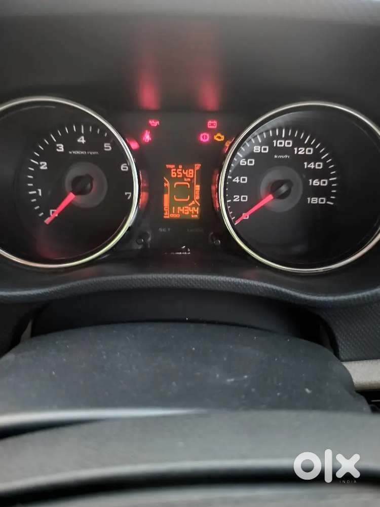 Mahindra Tuv 300 T 8