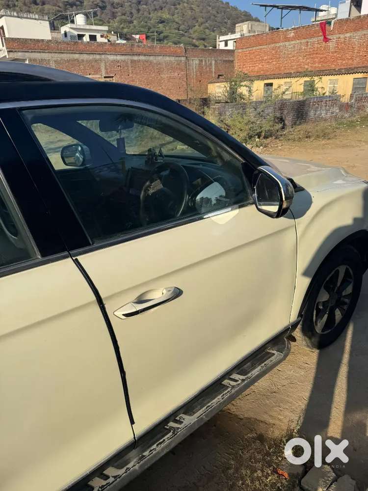 Mahindra Alturas G4 2020