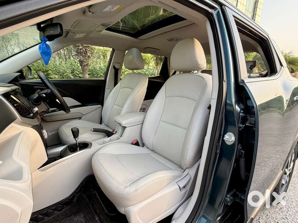Mahindra Xuv300 1.2 W8 (o) Amt Petrol, 2022, Petrol