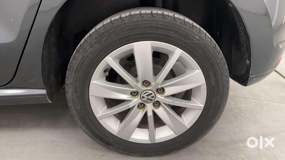 Volkswagen Polo Petrol Highline 1.2l, 2015, Petrol