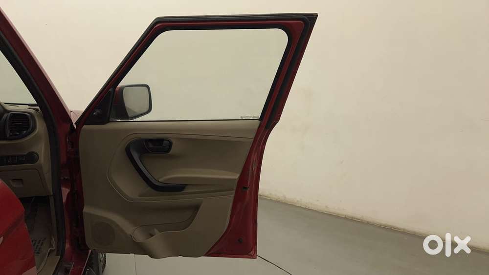 Mahindra Tuv 300 T6 Plus, 2017, Diesel