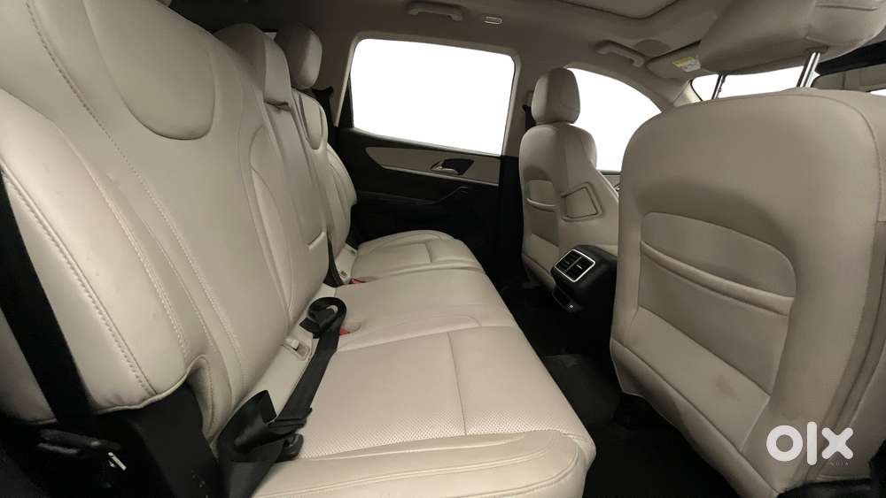 Mahindra Xuv700 2.0 Ax 7 Petrol At Luxury Pack Str, 2022, Petrol