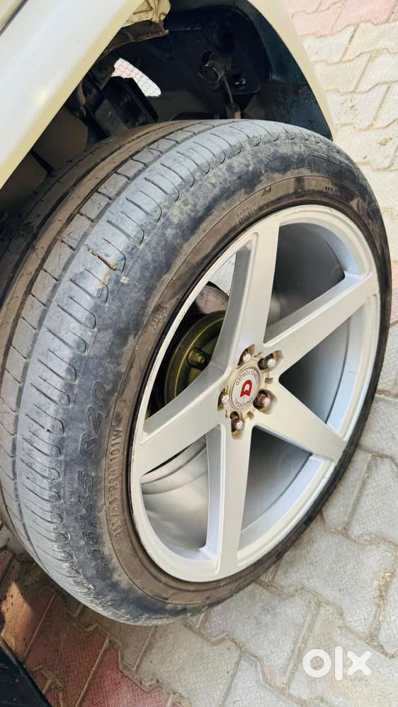 Modified Bolero With Alloy Wheels And New Seat Covers