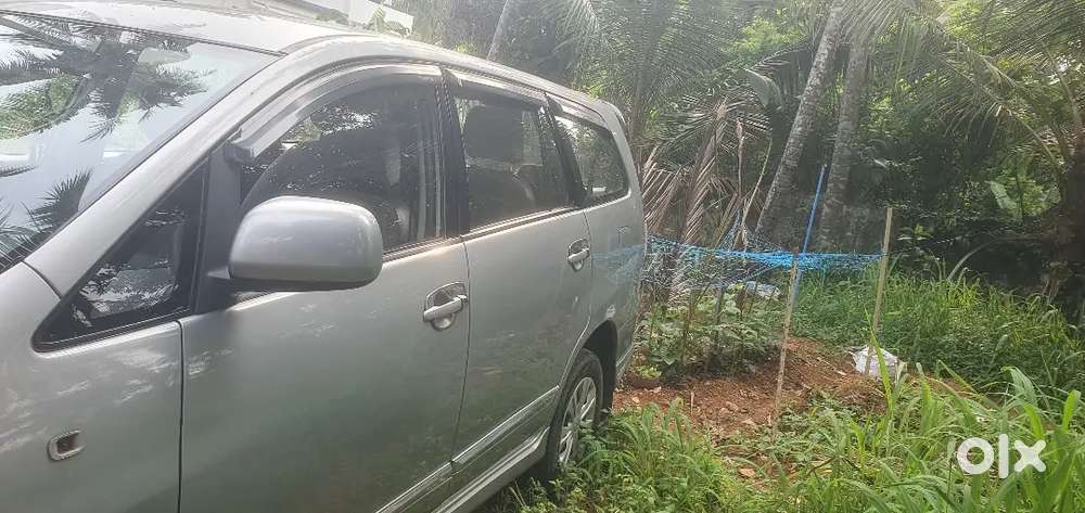 Toyota Innova 2016 Diesel 230000 Km Driven