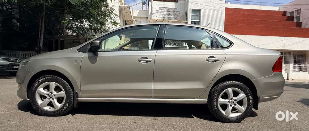 Skoda Rapid 1.6 Mpi Ambition, 2015, Petrol