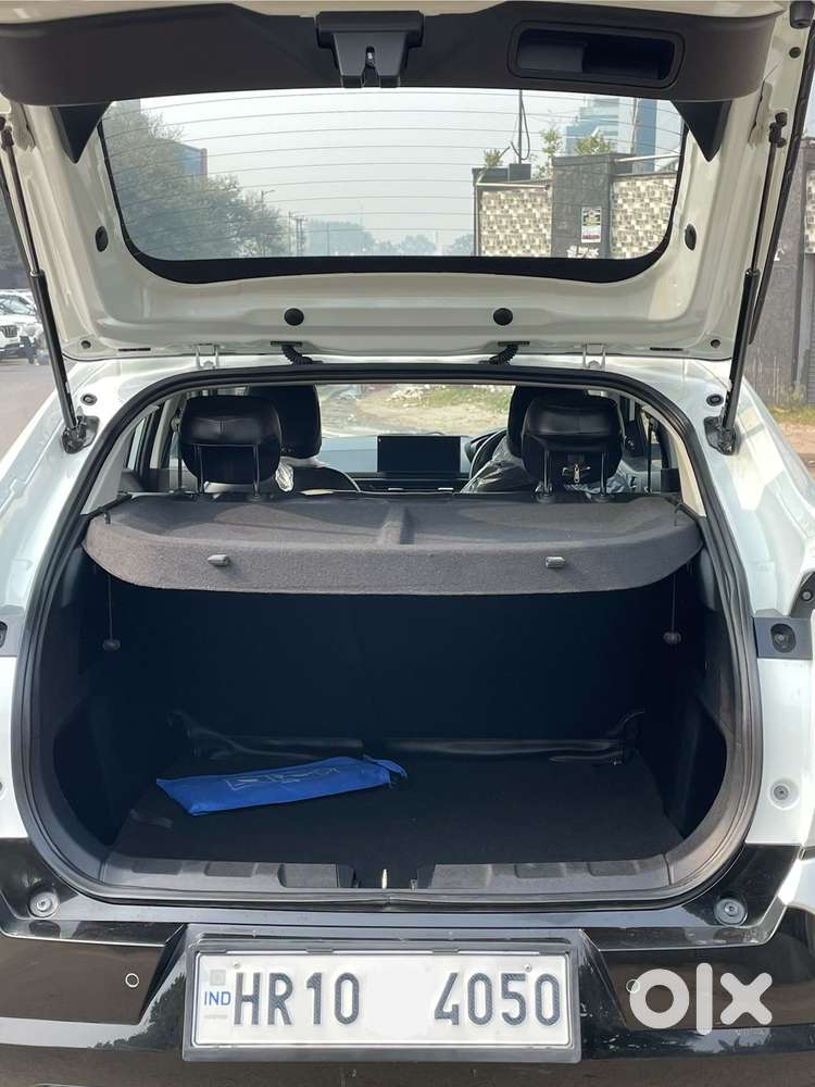 Tata Curvv Crtv Amt, 2025, Petrol