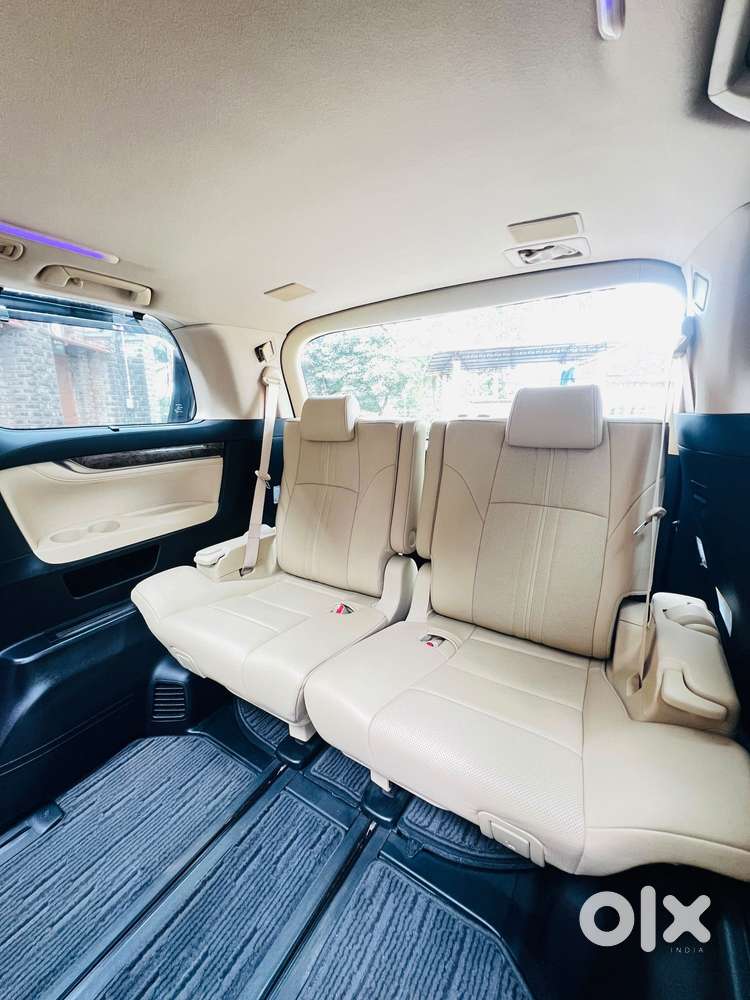 Toyota Vellfire 2.5 Executive Lounge, 2020, Cng & Hybrids