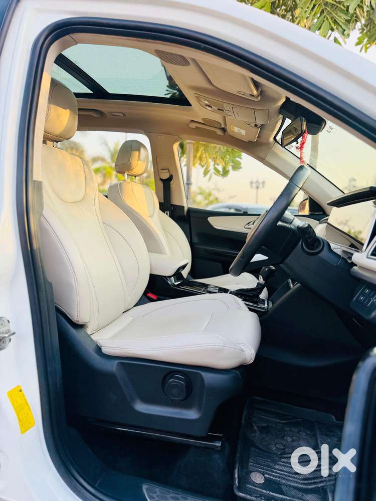 Mahindra Xuv700 2.2 Ax 7 Diesel At Luxury Pack Str Awd, 2022, Diesel