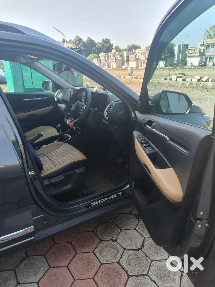 Kia Sonet Best Luxurious Clutless With Sunroof, Specious Car Available