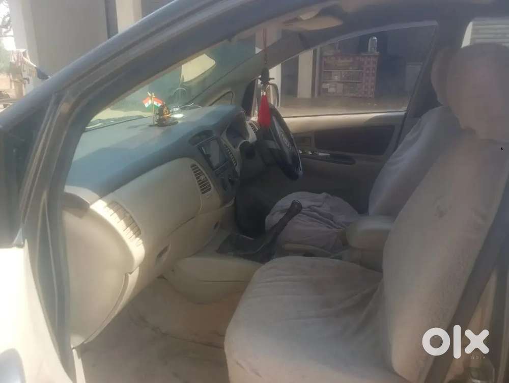 Innova Top Model 7seatr Car