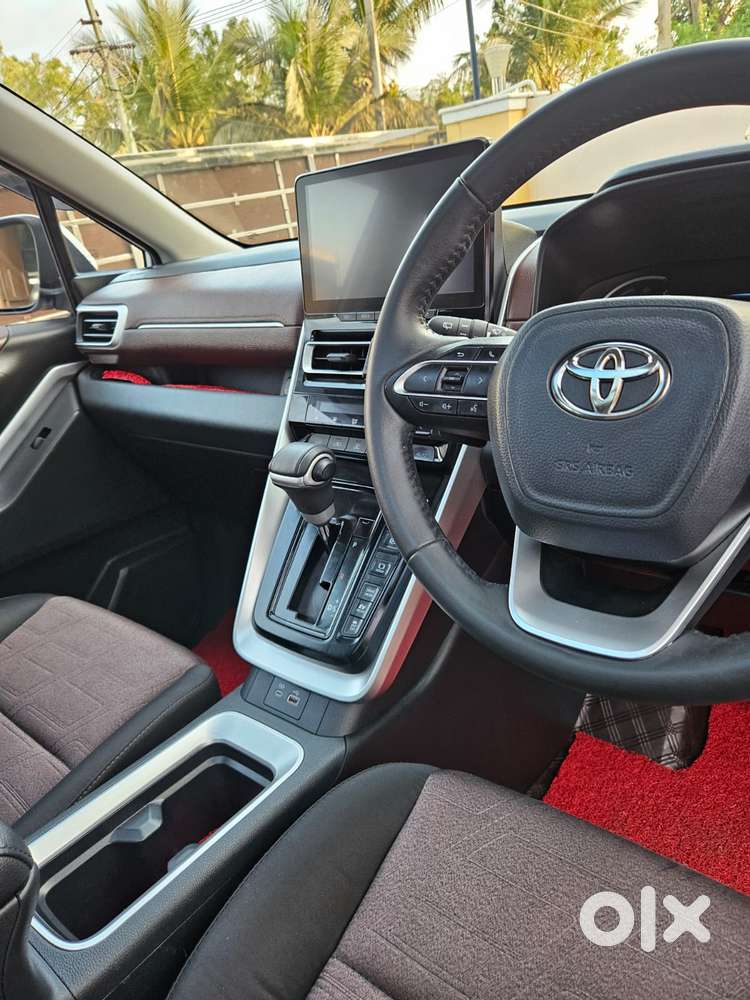 Toyota Innova Hycross 2.0 Vx (o) Hybrid 8 Str, 2025, Petrol