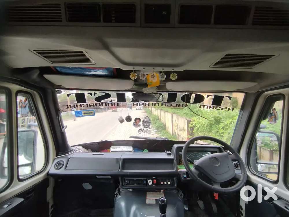 Force Tempo Traveller 17 Seater Ac