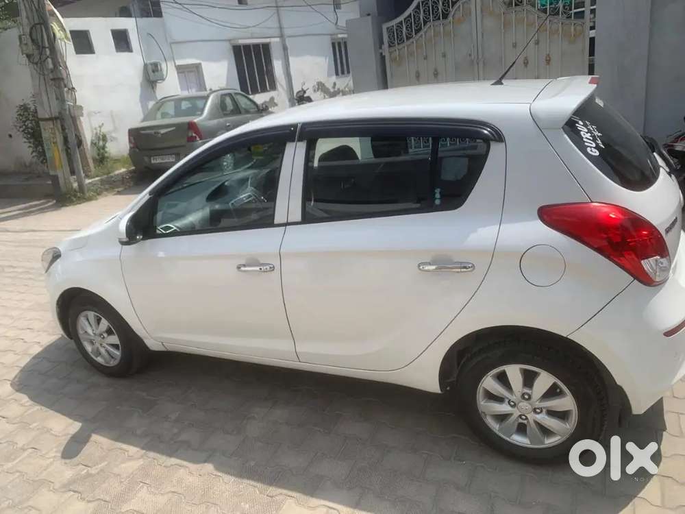I20 Asta 31829 Kms Run Top Model Brand New Condition With New Tyres