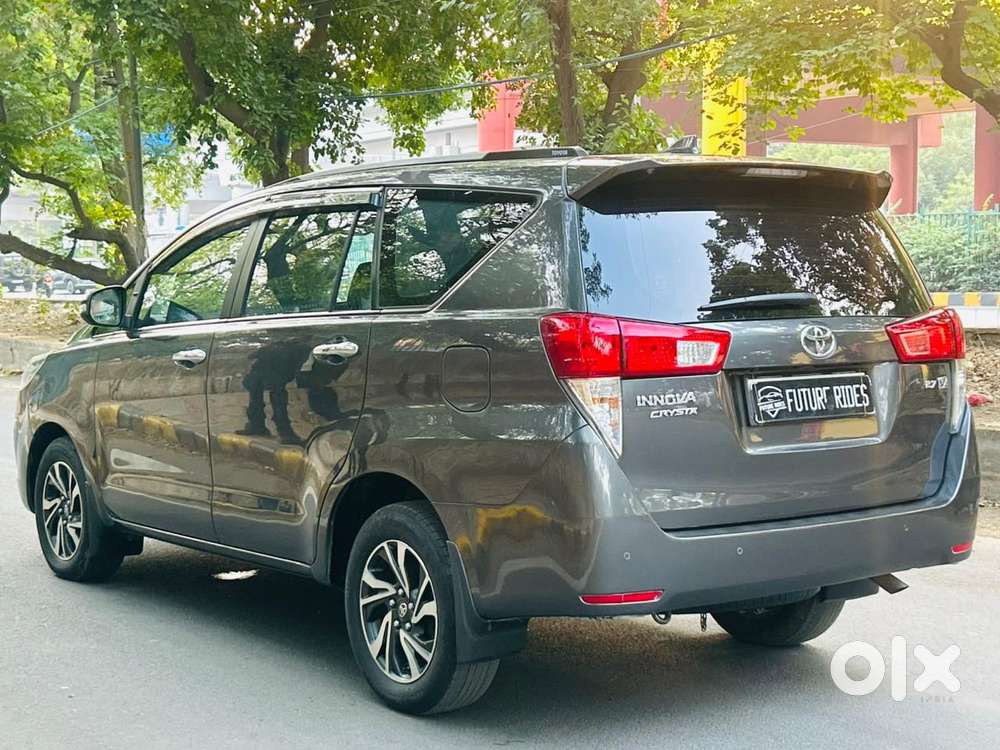 Toyota Innova Crysta 2.7 V, 2022, Petrol