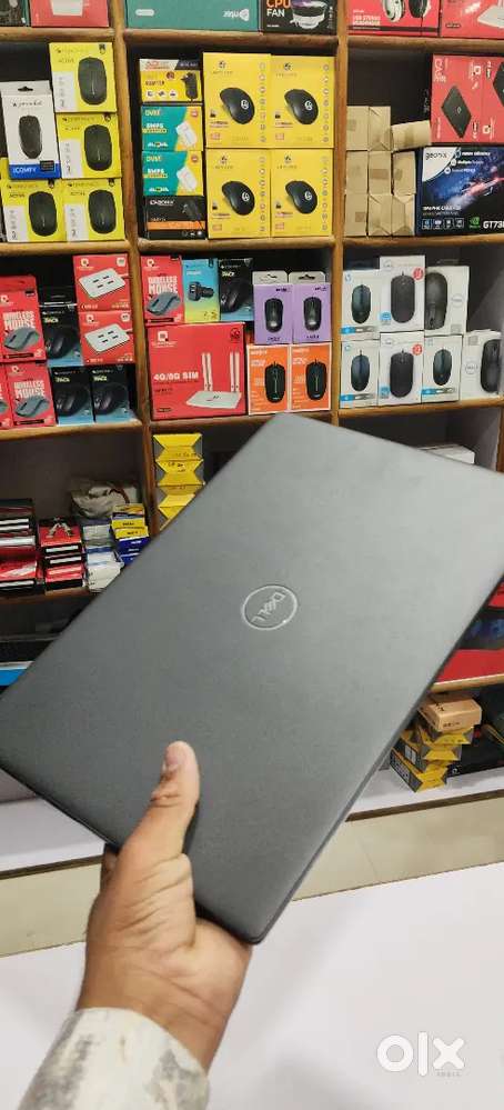 Dell 3410 laptop I7 10th generation 8GB RAM 256 GB SSD good battery