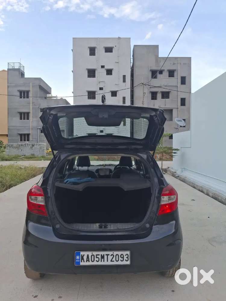Ford Figo 1.2 Titanium Petrol 2016