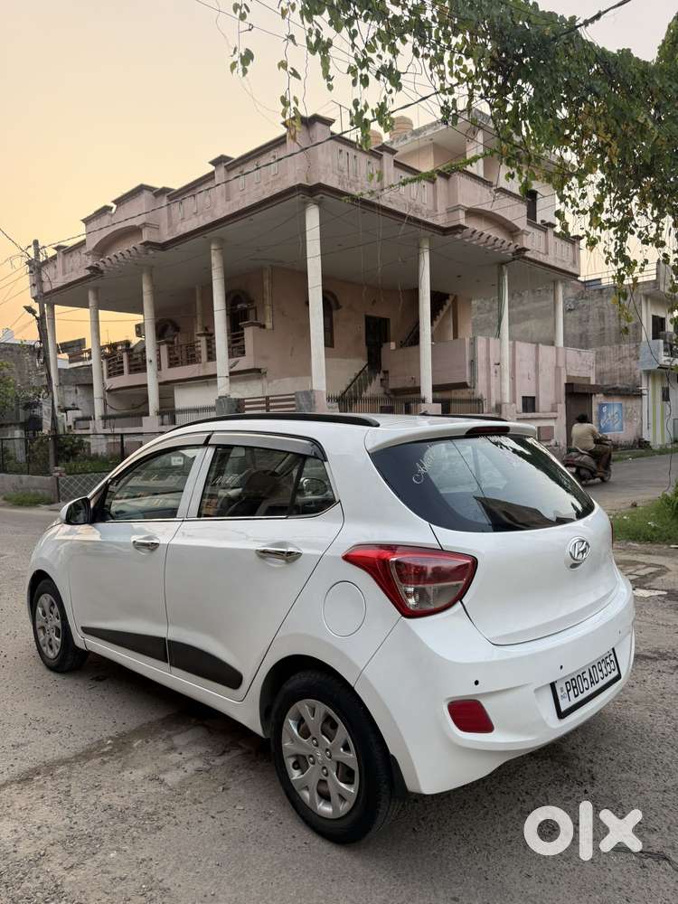 Hyundai Grand I10 Sportz, 2016, Petrol