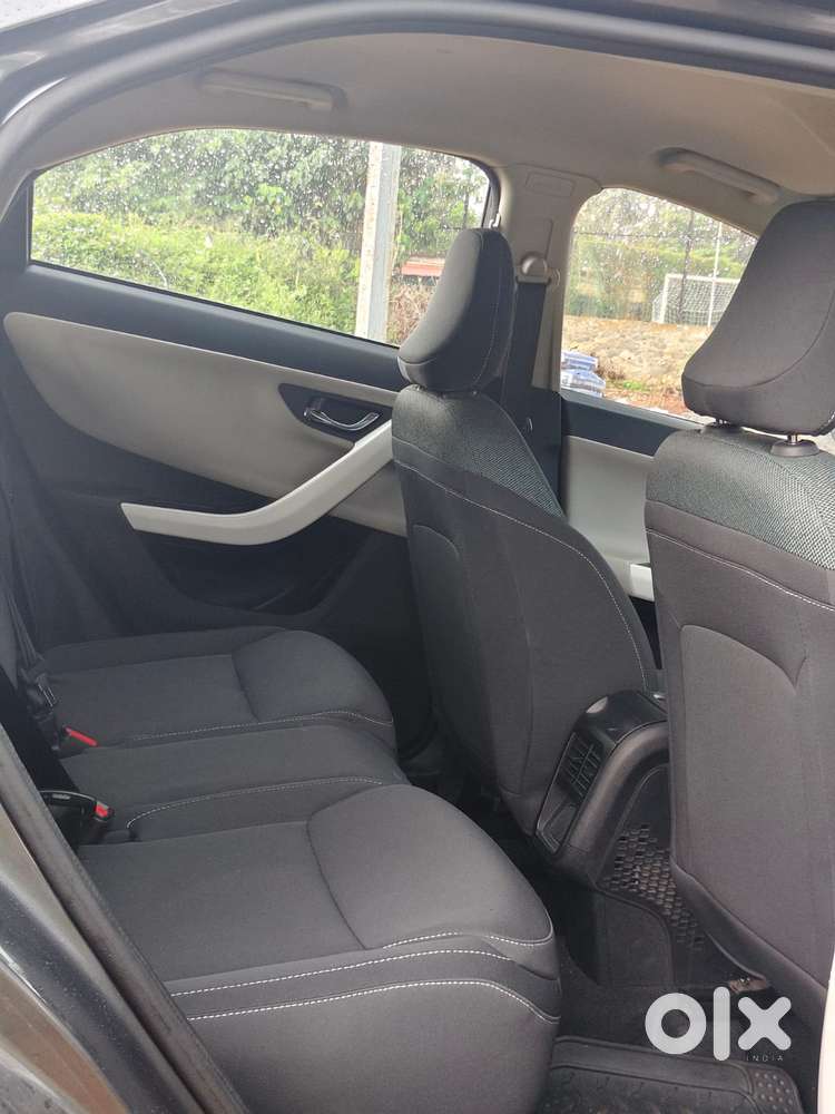 Tata Nexon, 2023, Petrol
