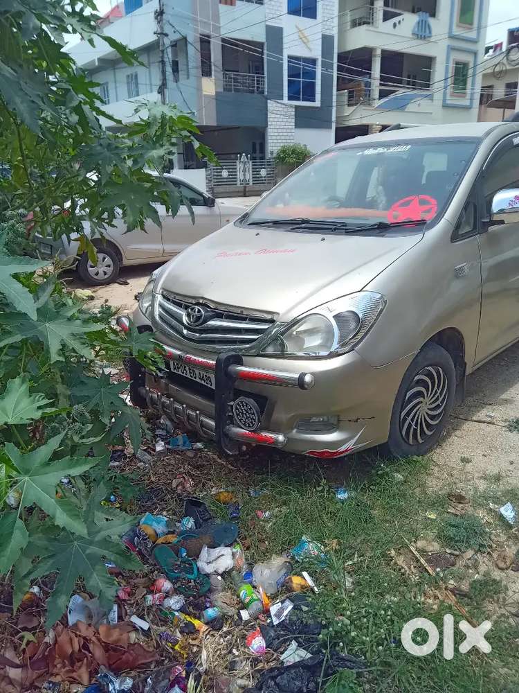 Toyota Innova 2011 Diesel 235000 Km Driven