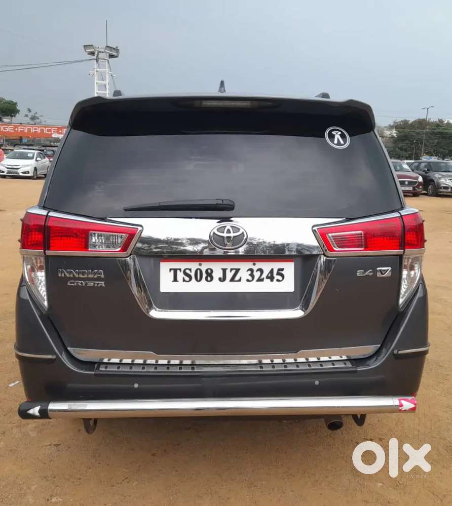 Innova Crysta V-8seater In Perfect Condition