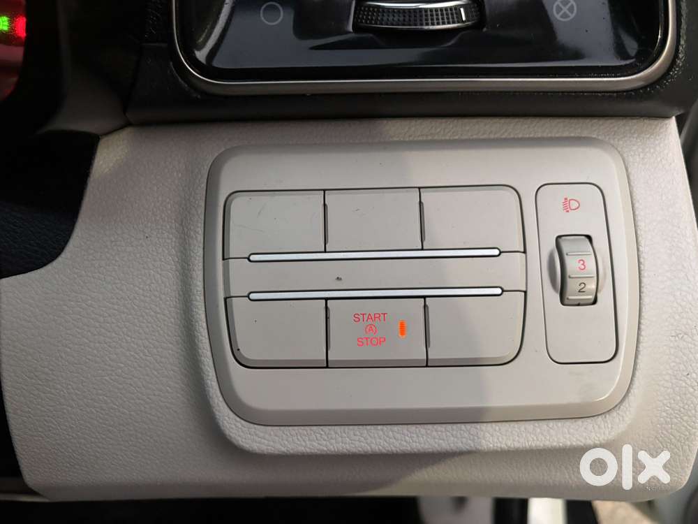 Mahindra Xuv300 W8, 2021, Petrol
