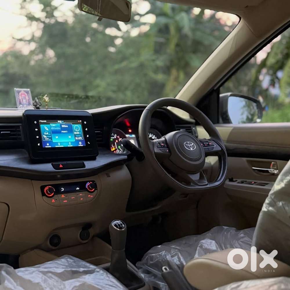 Toyota Rumion V Mt, 2025, Petrol