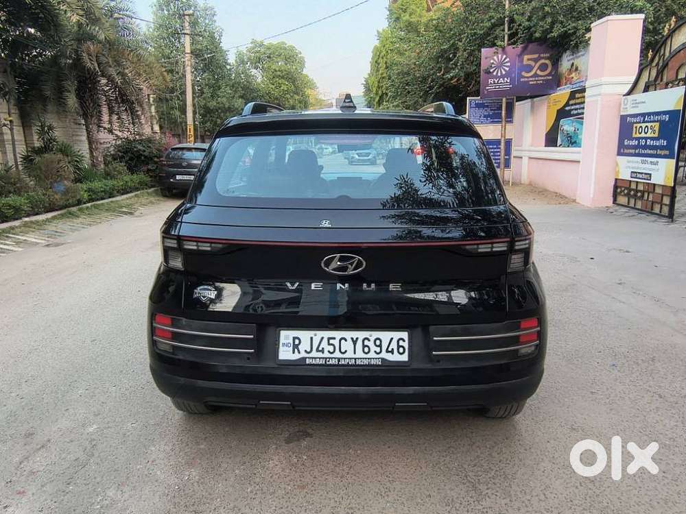 Hyundai Venue S(o) Knight Edition Mt, 2023, Petrol