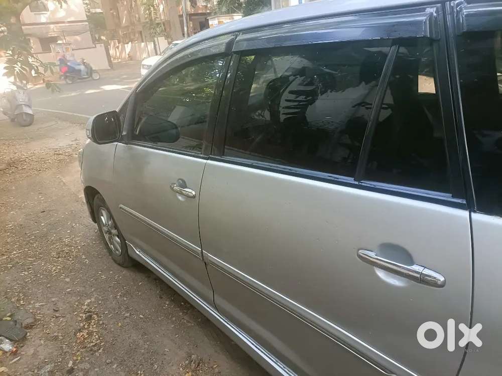 Toyota Innova 2013 Diesel 236000 Km Driven, Company Service