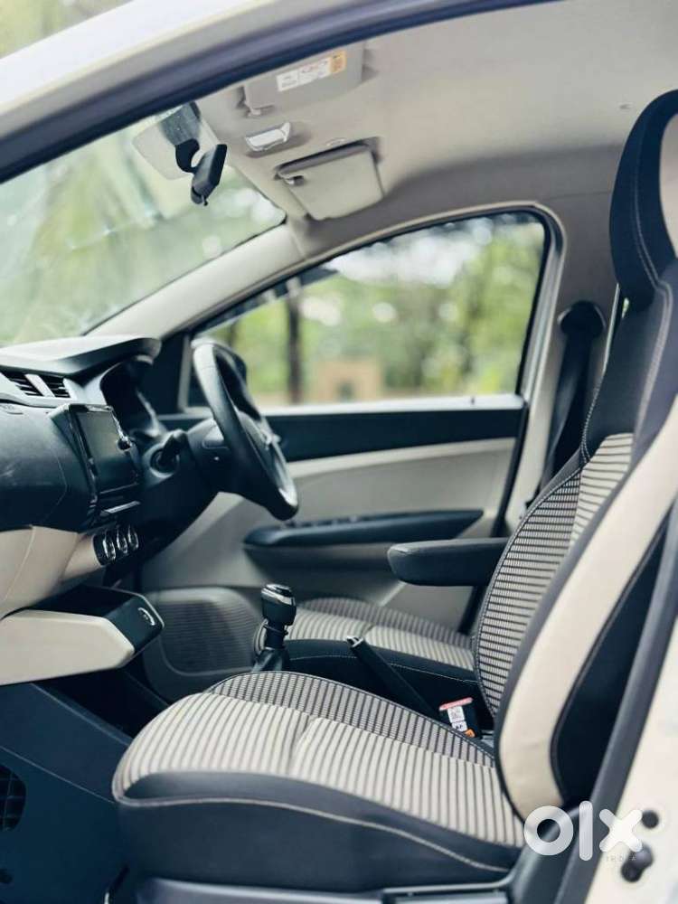 Renault Triber Rxz, 2024, Petrol