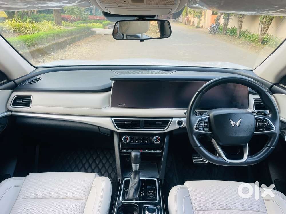 Mahindra Xuv700 2.2 Ax 7 Diesel At Str, 2022, Diesel