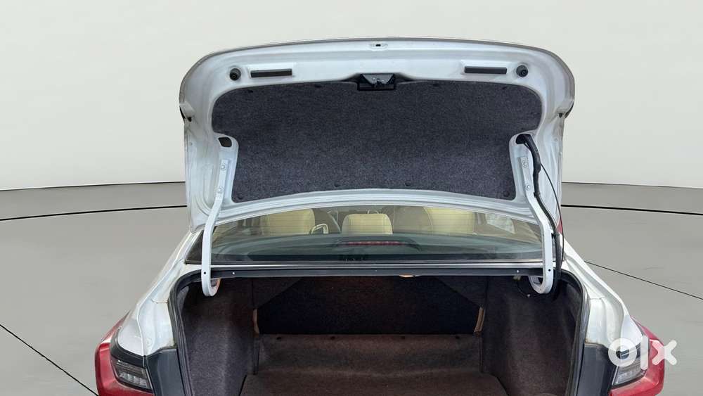 Honda City 1.5 V 5th Gen I-vtec Mt, 2023, Petrol