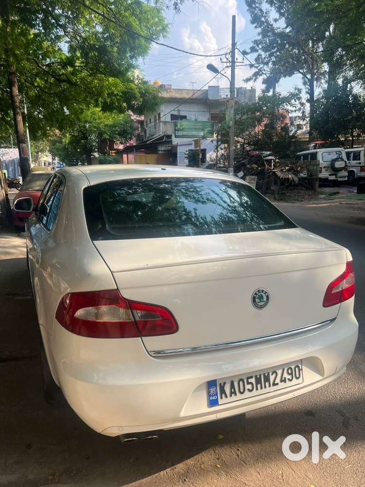 Skoda Superb Petrol 2012