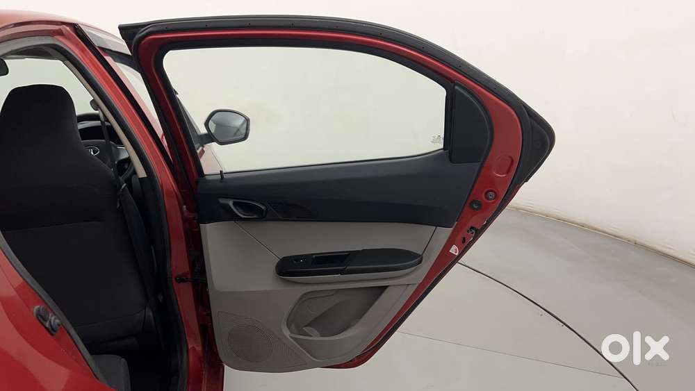 Tata Tiago 1.2 Revotron Xt, 2017, Petrol