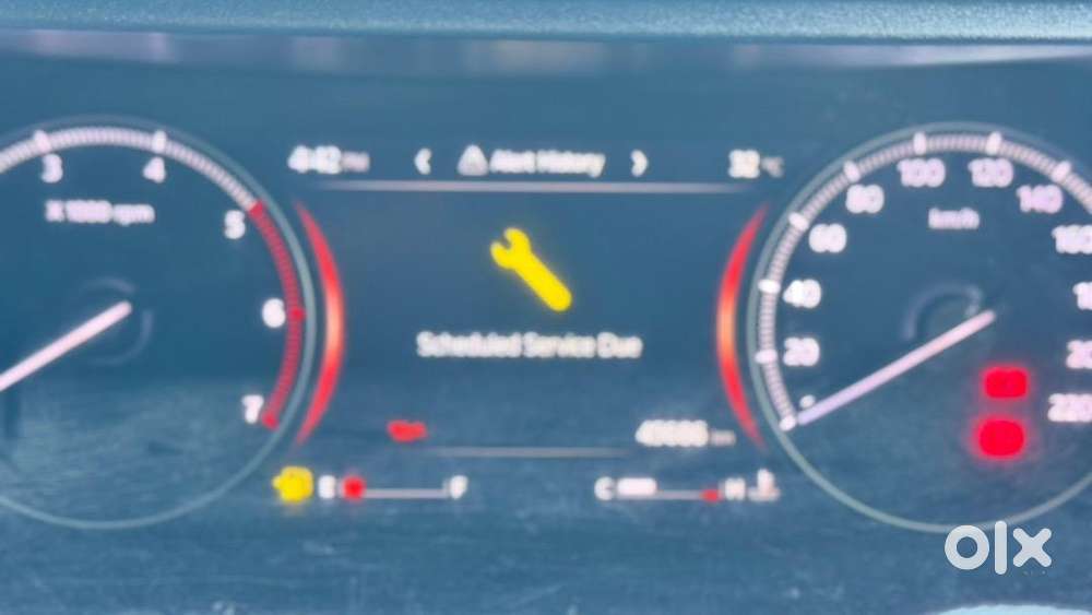 Mahindra Xuv700 2024 Diesel Well Maintained