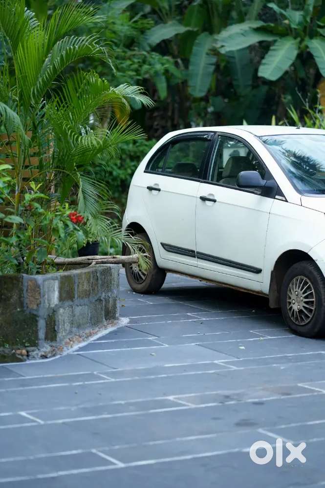 ഈ ഓണത്തിന് വിശാലമായ ഇന്റീരിയറും നല്ല മൈലേജും യാത്ര ഇനി സ്വന്തം കാറിൽ