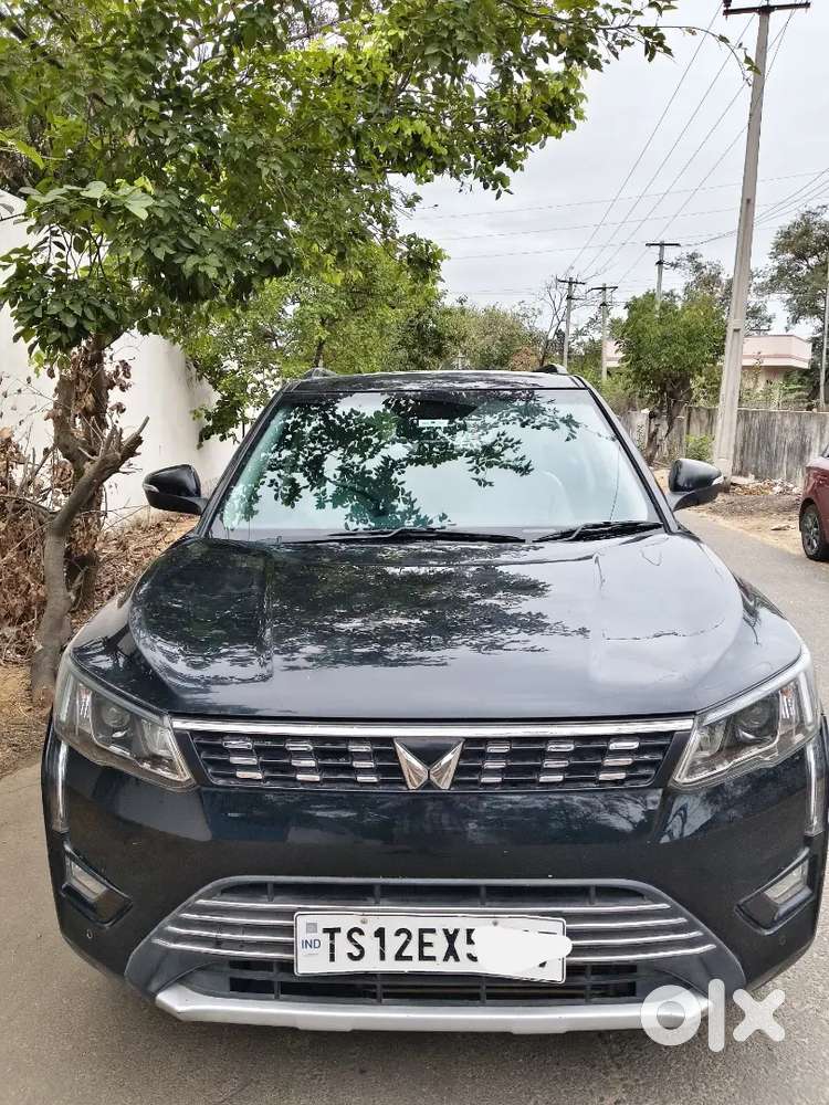 Mahindra Xuv300 2023 Diesel 27,470 Km Driven With Shoroom Track