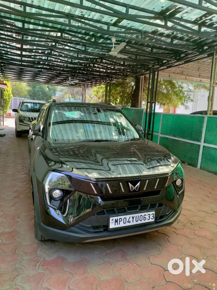 Mahindra Xuv 3xo October 2025 Diesel 9000 Km Driven 6 Months Old