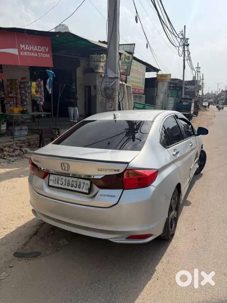 Both Keys ,non Accidental,smooth Driven Car,single Handed