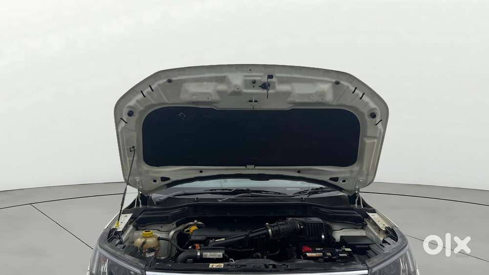 Mahindra Xuv300 1.2 W8 (o) Amt Petrol, 2022, Petrol