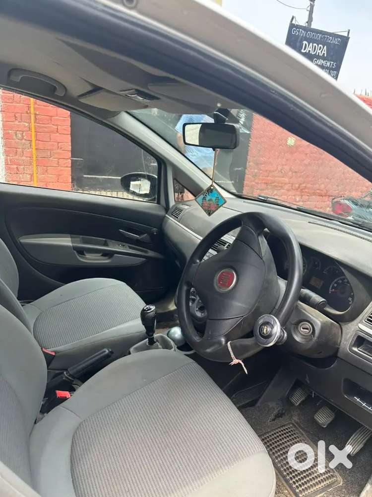 Fiat Punto 1.4 Emotion 2014 Car