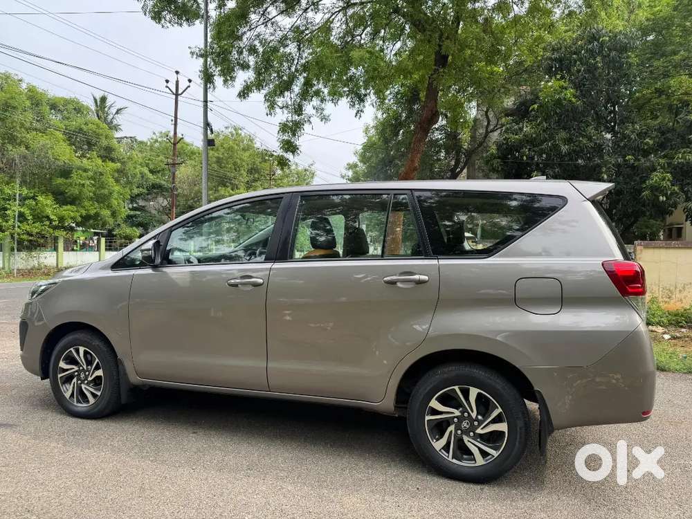 Innova Cyrsta 2.4 G Automatic