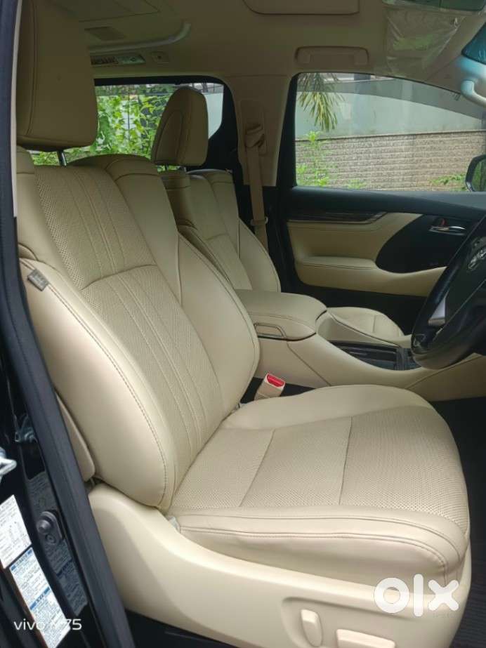 Toyota Vellfire 2.5 Executive Lounge, 2021, Cng & Hybrids