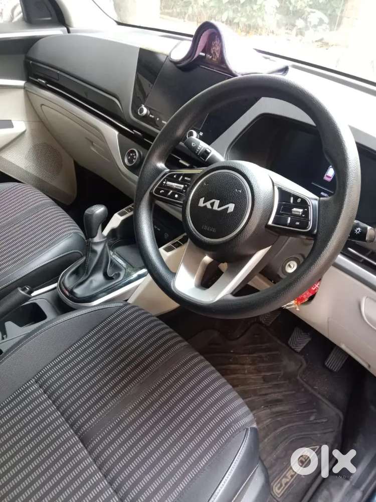 Kia Carens 2024 Petrol Well Maintained