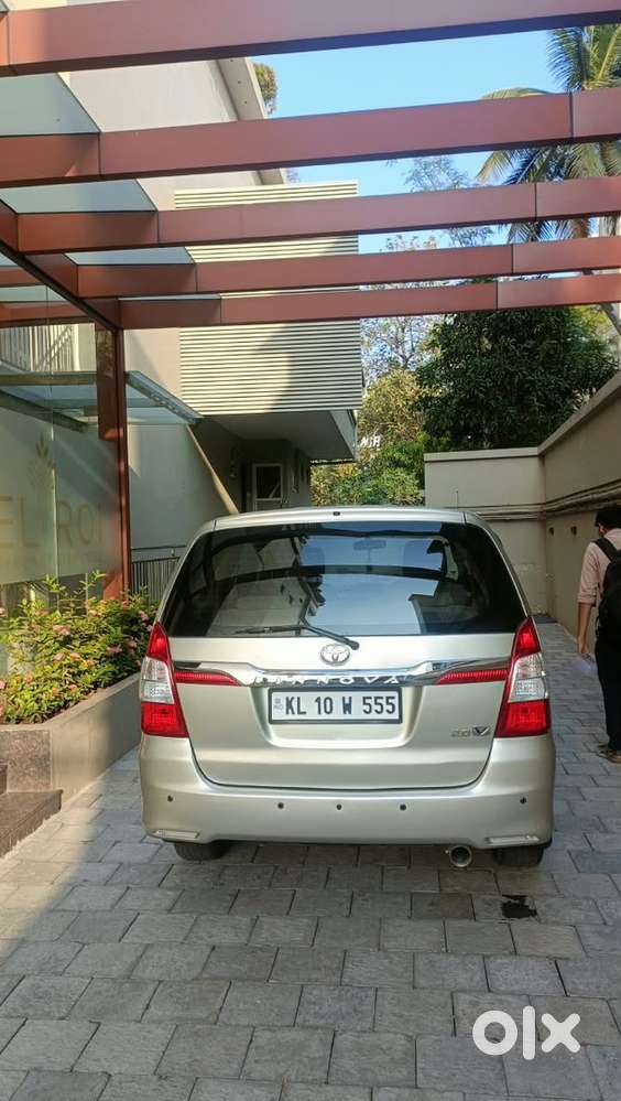 Toyota Innova 2005 Petrol + Cng Well Maintained + Cng