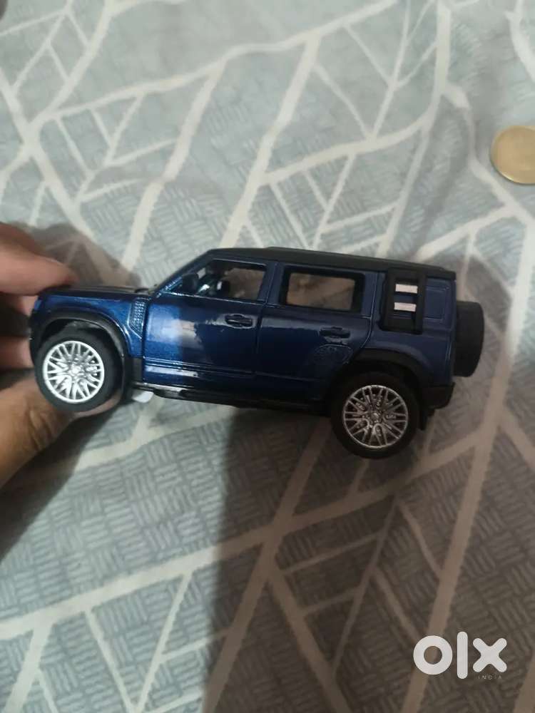 Model Car Defender Toy (i Will Give In 280rs)