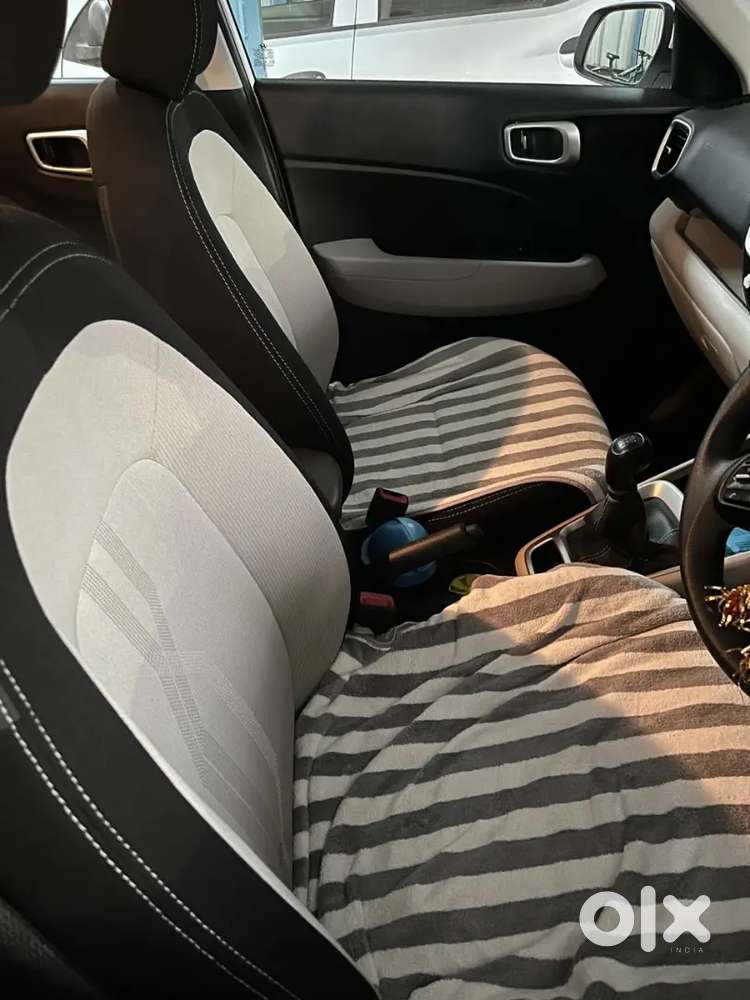 Hyundai Venue 2024 Petrol Well Maintained