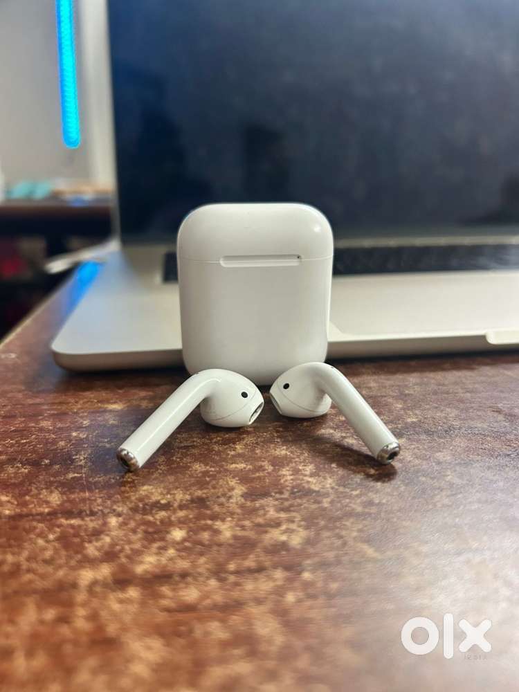 Apple AirPods (1 side working) Charging Case – Original TVs